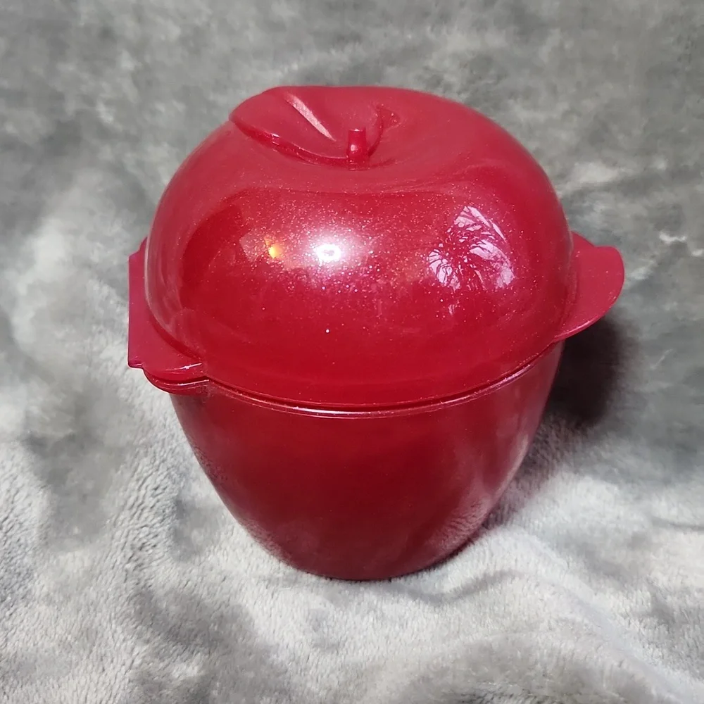 Tupperware apple keeper